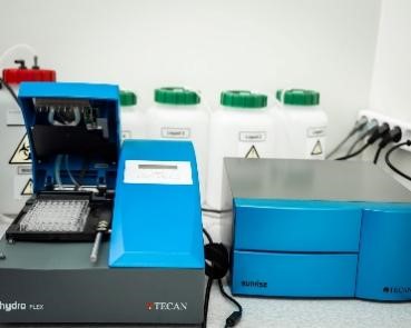 Microplate photometer with a gradient filter for readings in the 400–700 nm range Tecan Sunrise